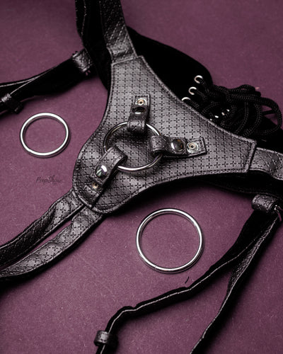 CalExotics Her Royal Harness Regal Queen Strap-On Harness - Hamilton Park Electronics